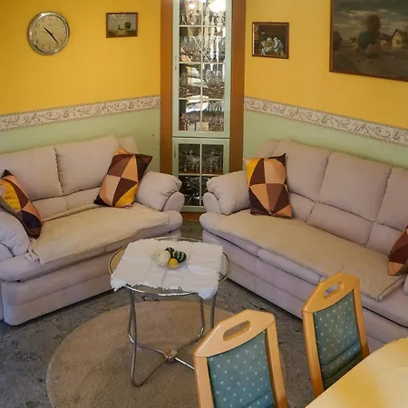 Amazing In W/ Outdoor Swimming Pool And 4 Bedrooms 度假居 *