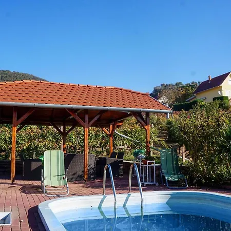Amazing In W/ Outdoor Swimming Pool And 4 Bedrooms *