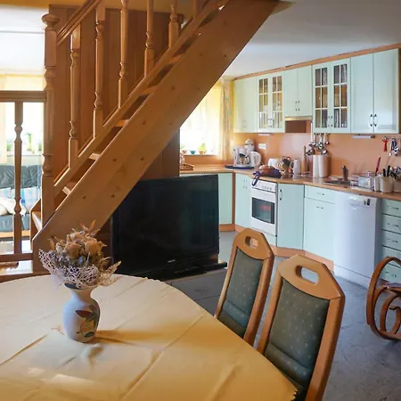 Amazing In W/ Outdoor Swimming Pool And 4 Bedrooms 度假居 *